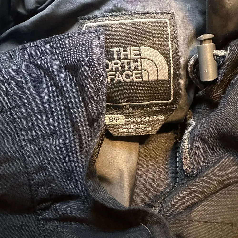 The North Face Black Insulated Jacket Size Small - Picture 7 of 10